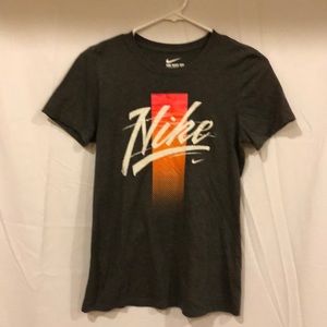 Grey NIKE tee